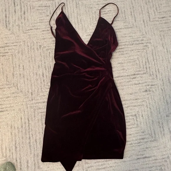 Dresses | Bloomingdales Red Velvet Bodycon Dress Worn Once Size X Small |  Poshmark